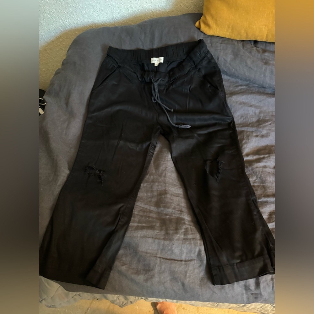 Cloth & Stone cropped distressed pants